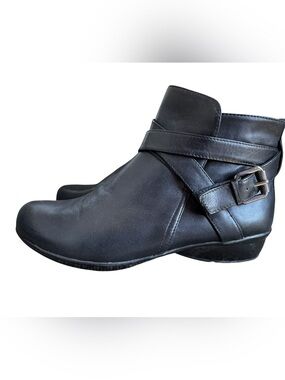 Naturalizer Cassandra ankle boot size 6 black